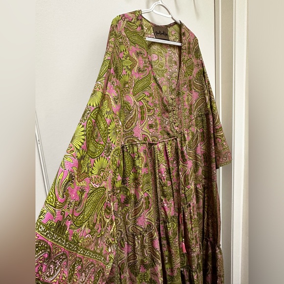 Beautiful bohemian 70% SILK 30% Viscose
maxi dress with bell sleeves - Picture 11 of 13